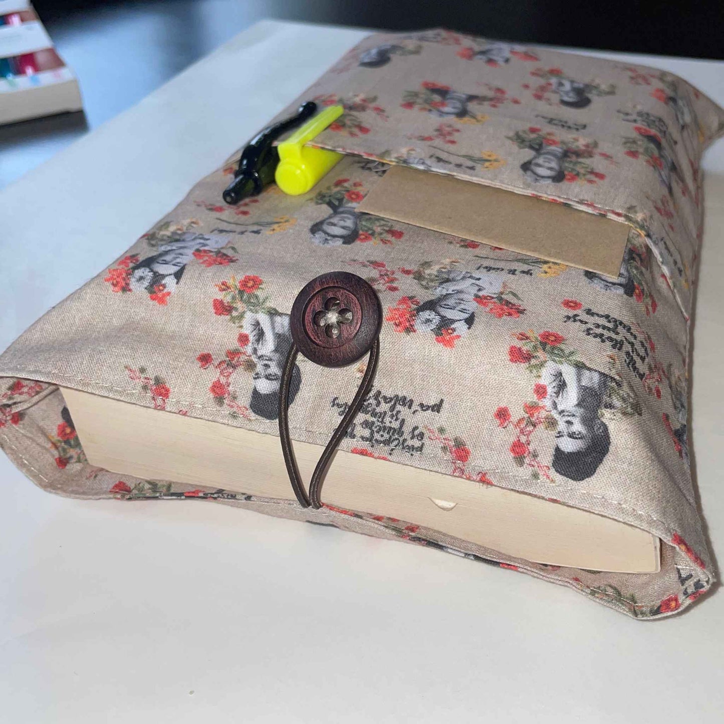 Funda para libros hechas a mano: Frida 7